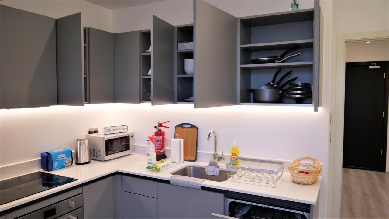 Stylish 2 Bedrooms, 2 Bathrooms With Workspace In Milton Keynes Ngoại thất bức ảnh