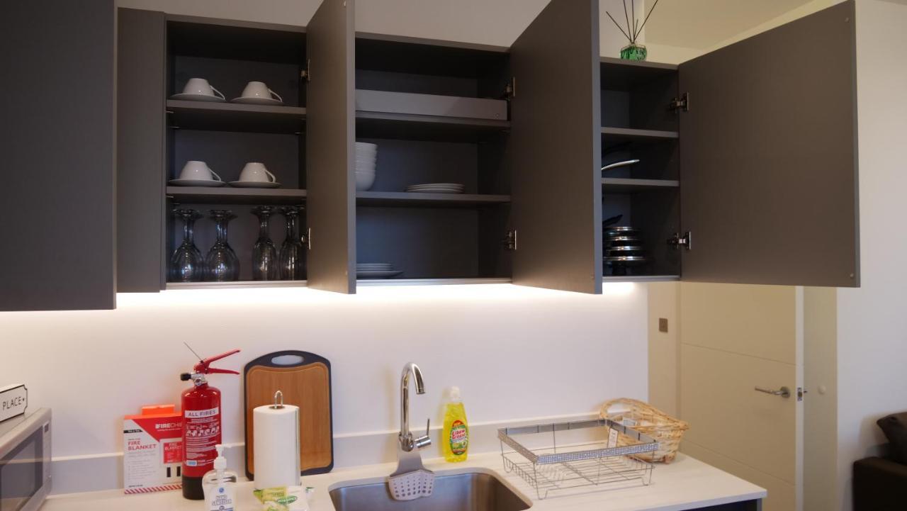 Stylish 2 Bedrooms, 2 Bathrooms With Workspace In Milton Keynes Ngoại thất bức ảnh