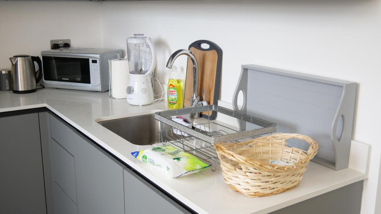Stylish 2 Bedrooms, 2 Bathrooms With Workspace In Milton Keynes Ngoại thất bức ảnh